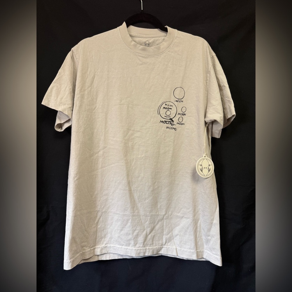 Graphic White T-Shirt with Artistic Design Large - Picture 2 of 6
